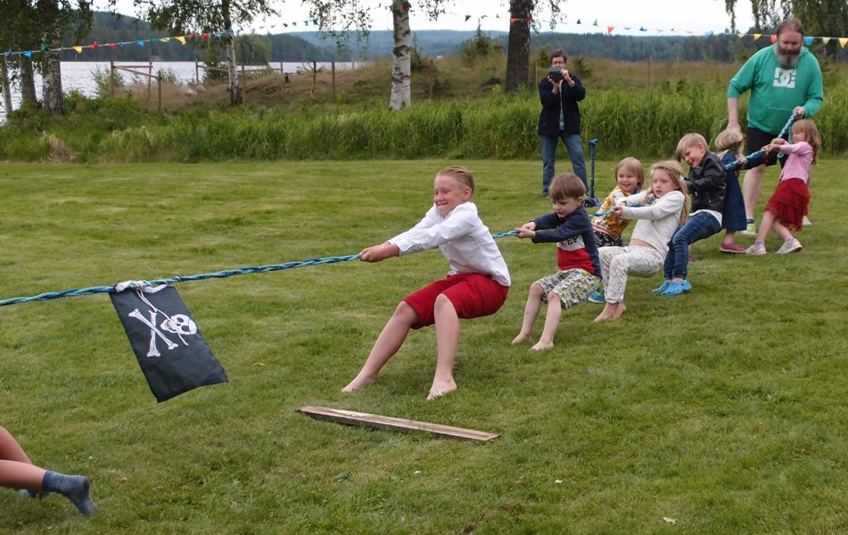 Dragkamp
barnen